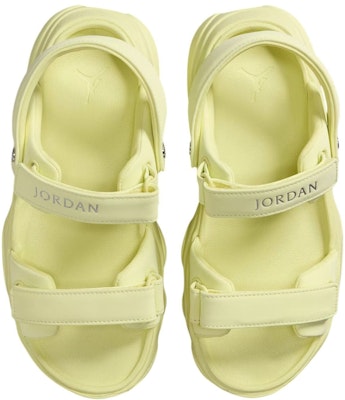 (W) 에어 조던 데자 샌들 ''루미너스 그린'' FN5036-302 Lookbook (W) 에어 조던 데자 샌들 ''루미너스 그린'' FN5036-302