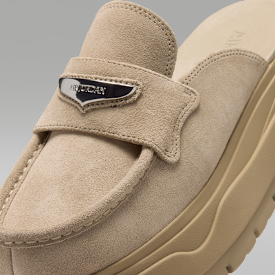 Sizing (W) エアジョーダン ミュール カーキ/メタリックシルバー HJ4292-200