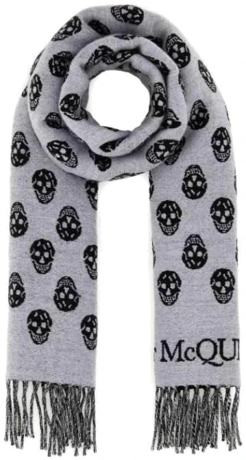 women-alexander-mc-queen-grey-scarf-with-english-lettering-wool-7550763200-q1460