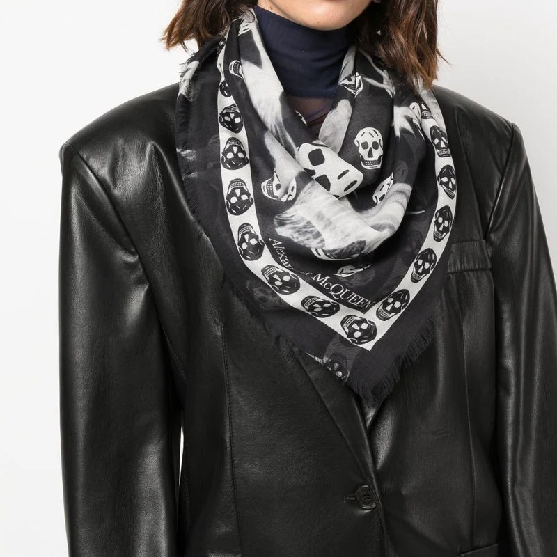Shop (W) 亞歷山大麥昆 骷髏印花羊毛圍巾 黑色 7101123943Q1078