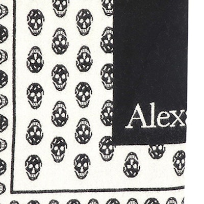 (W) 亞歷山大·麥昆 黑色羊毛骷髏圖案圍巾 6624563200Q1078 Shop (W) 亞歷山大·麥昆 黑色羊毛骷髏圖案圍巾 6624563200Q1078