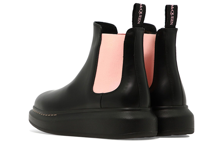 Shop (W) Alexander McQueen Chelsea Boot 'Hitam Merah Jambu' 586398WHX561492