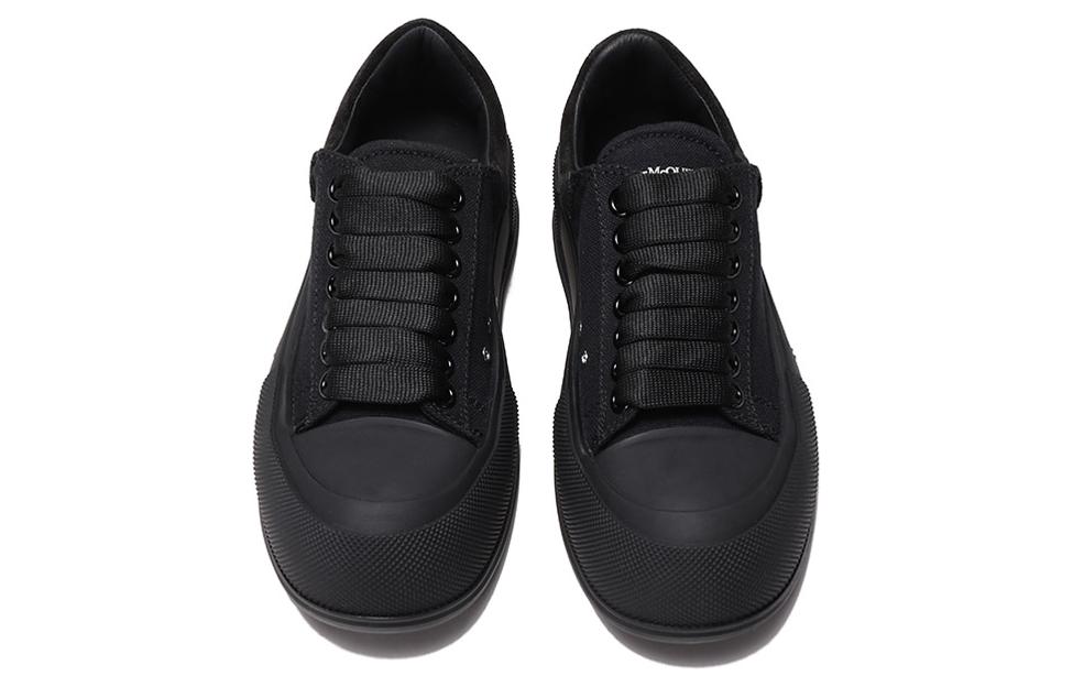 Shop (W) 알렉산더 맥퀸 블랙 데크 스케이트 플림솔 슈즈 697120W4MV71000