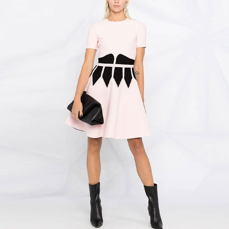 Lookbook (W) Alexander McQueen FW21 Gaun Pendek A-Line Lengan Pendek Logo Pink. 650284-Q1ASI-5061