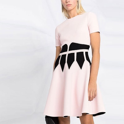 (W) Alexander McQueen FW21 Gaun Pendek A-Line Lengan Pendek Logo Pink. 650284-Q1ASI-5061 Details for (W) Alexander McQueen FW21 Gaun Pendek A-Line Lengan Pendek Logo Pink. 650284-Q1ASI-5061