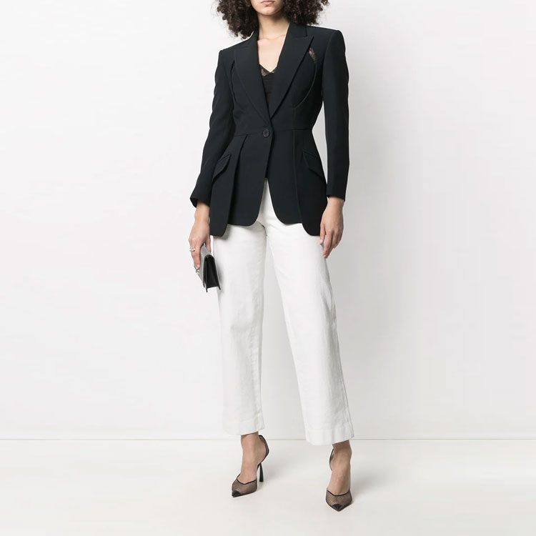 Lookbook (W) Alexander McQueen FW21 Blazer Hitam Hollow Pejal. 657140-QEAAA-1000