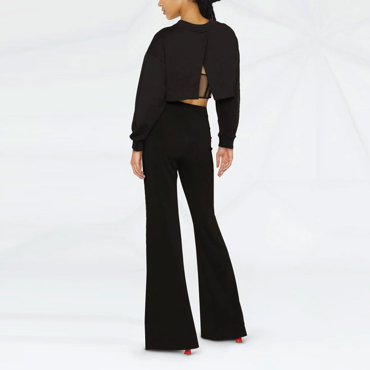 Shop (Women) Alexander McQueen FW22  Black Cropped Long Sleeve Crewneck Top. 702319QLABG1000