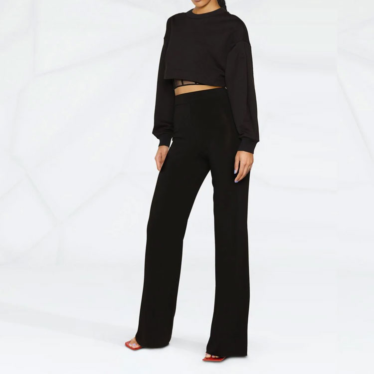 Purchase (Women) Alexander McQueen FW22  Black Cropped Long Sleeve Crewneck Top. 702319QLABG1000