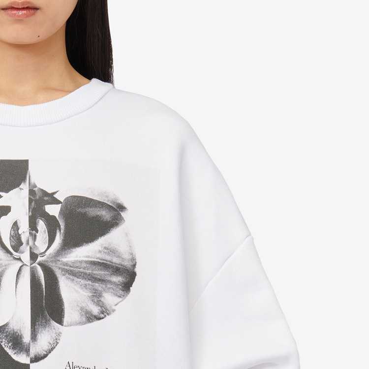 Sizing (Women) Alexander McQueen FW23 Floral Logo Print Crewneck Sweatshirt Women White. 769931-QZAKM-0900