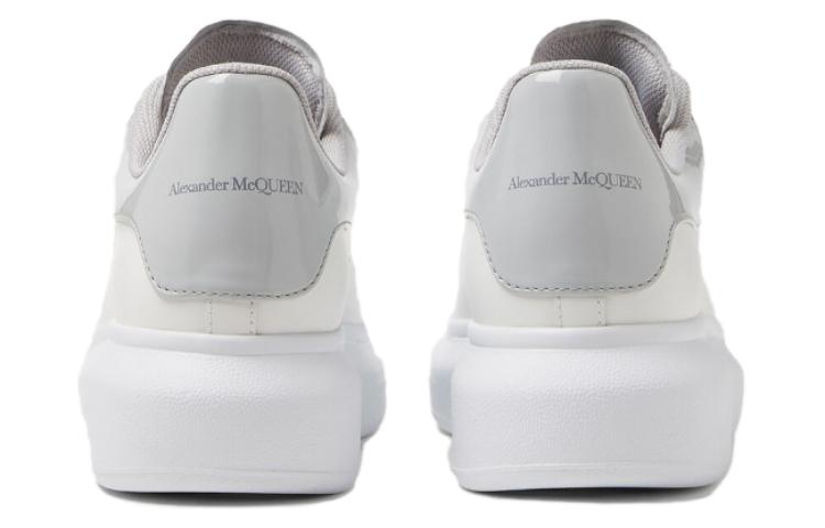 Shop (W) アレキサンダー・マックイーン ラリー オーバーサイズ スニーカー (ホワイト/グレー) 697101WIBND9766