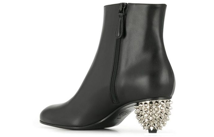 Shop (W) Alexander McQueen Sepatu Boot Kulit Hitam Pendek 586428WHWQ11081