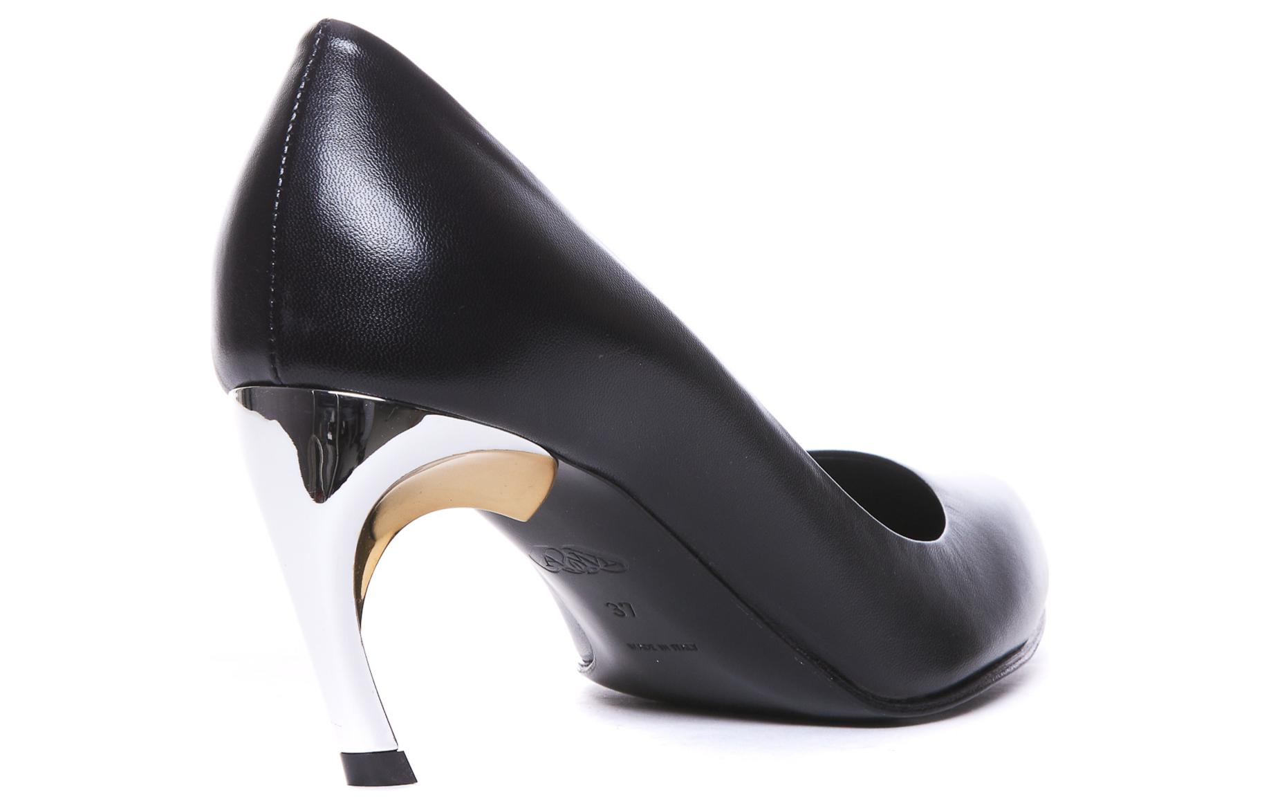 Lookbook (W) Alexander McQueen Scarpe Stiletto Nero in Pelle a Punta 6.5cm Slip-On 780687WIEX21399