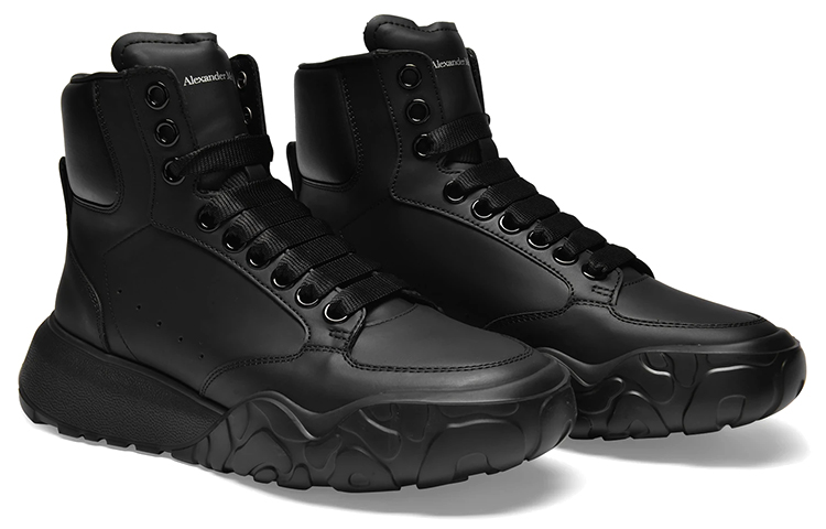 Lookbook (W) Sneaker en Cuir Noir Alexander McQueen 666380WIA9I1000
