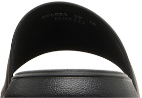 (W) 알렉산더 맥퀸 로고 슬라이드 (블랙) 666983W4QS01000 Sizing (W) 알렉산더 맥퀸 로고 슬라이드 (블랙) 666983W4QS01000