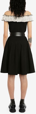 (W) Alexander McQueen Gaun Knit Tanpa Lengan Hitam Off-Shoulder Ruffle 667751-Q1AU2-1009 Shop (W) Alexander McQueen Gaun Knit Tanpa Lengan Hitam Off-Shoulder Ruffle 667751-Q1AU2-1009