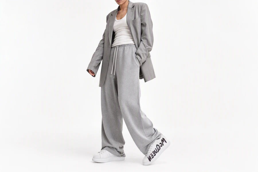 (W) Alexander McQueen Oversized Sneaker Graffiti Wit Zwart 698614WIBNK9061 Order (W) Alexander McQueen Oversized Sneaker Graffiti Wit Zwart 698614WIBNK9061