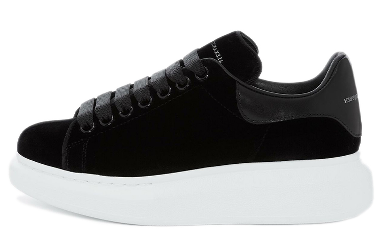 Buy (W) 알렉산더 맥퀸 오버사이즈 스니커즈 (블랙 스웨이드) 482142W4FKT1000