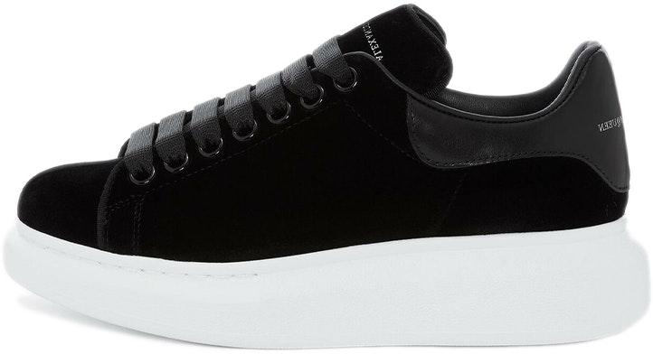 women-alexander-mc-queen-oversized-sneaker-black-suede-482142-w4-fkt-1000