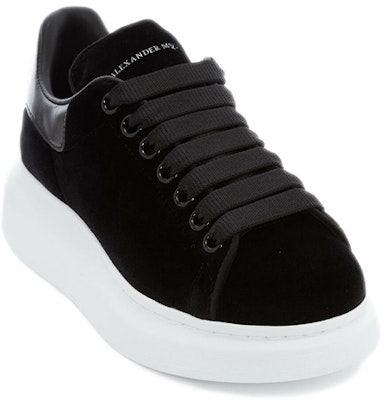 (W) 알렉산더 맥퀸 오버사이즈 스니커즈 (블랙 스웨이드) 482142W4FKT1000 Lookbook (W) 알렉산더 맥퀸 오버사이즈 스니커즈 (블랙 스웨이드) 482142W4FKT1000