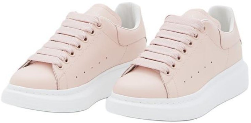 亞歷山大·麥昆(Alexander McQueen)超大款皮革圓頭綁帶時尚板鞋 女款 粉色 Lookbook 亞歷山大·麥昆(Alexander McQueen)超大款皮革圓頭綁帶時尚板鞋 女款 粉色