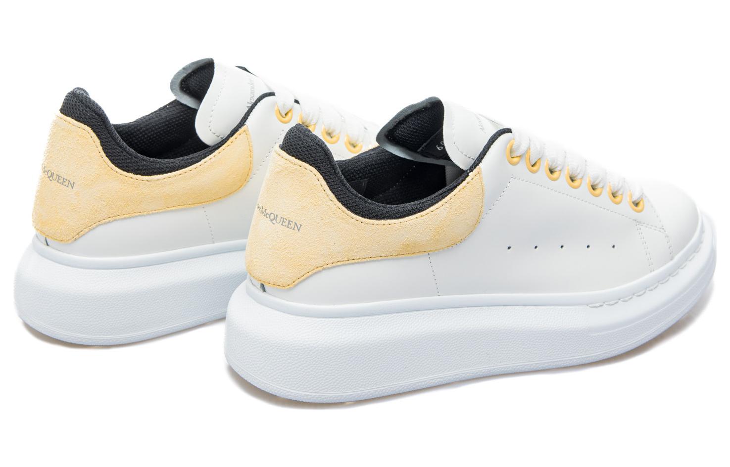 Lookbook (W) 알렉산더 맥퀸 오버사이즈 스니커즈 (화이트 크림) 697103-WICYA-8808