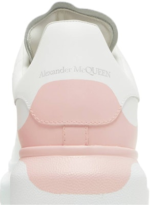 (W) Alexander McQueen Sepatu Oversized 'Drop Heel Counter Print - Mawar Putih' 650789-WHZ4U-9648 Sizing (W) Alexander McQueen Sepatu Oversized 'Drop Heel Counter Print - Mawar Putih' 650789-WHZ4U-9648