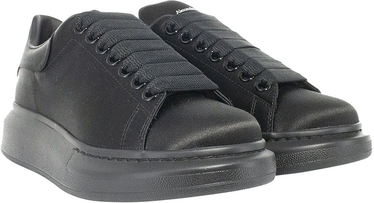 (W) Alexander McQueen Oversized Sneaker 'Triple Black' Lelaki Kasut Hitam Penuh 685667-W4ACZ-1000 Lookbook (W) Alexander McQueen Oversized Sneaker 'Triple Black' Lelaki Kasut Hitam Penuh 685667-W4ACZ-1000