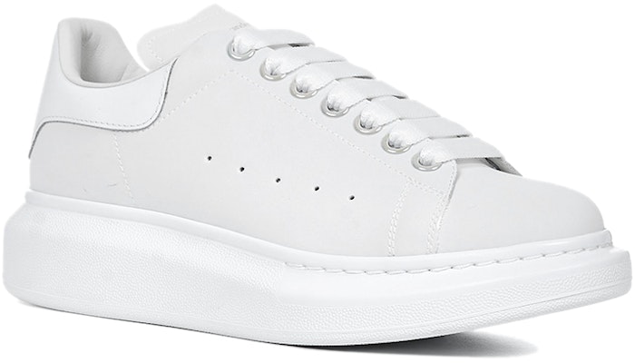 (W) Sneaker Oversized Alexander McQueen 'Putih' 621055-W4NS1-9000 Lookbook (W) Sneaker Oversized Alexander McQueen 'Putih' 621055-W4NS1-9000