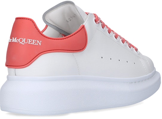 (W) 알렉산더 맥퀸 오버사이즈 스니커즈 '화이트 코랄' 621056-WHXMT-9097 Lookbook (W) 알렉산더 맥퀸 오버사이즈 스니커즈 '화이트 코랄' 621056-WHXMT-9097
