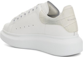 (W) 알렉산더 맥퀸 오버사이즈 스니커즈 '화이트 크록' 718233WICG68959 Lookbook (W) 알렉산더 맥퀸 오버사이즈 스니커즈 '화이트 크록' 718233WICG68959