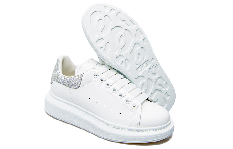 Lookbook (W) 알렉산더 맥퀸 오버사이즈 스니커즈 (화이트 실버) 558945-WHZ4I-9071