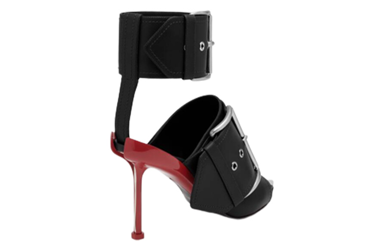 Lookbook (W) Alexander McQueen Slash Sandale Noire à Bout Pointu en Cuir avec Boucle 768109WIEA31695
