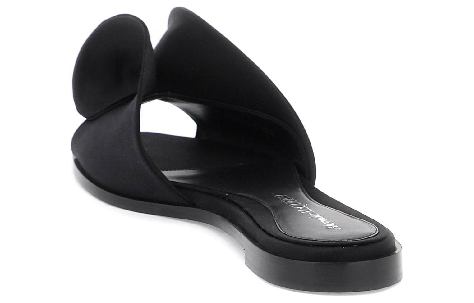 Shop Alexander McQueen 亞歷山大麥昆 露趾舒適 一字拖鞋 女款 黑色