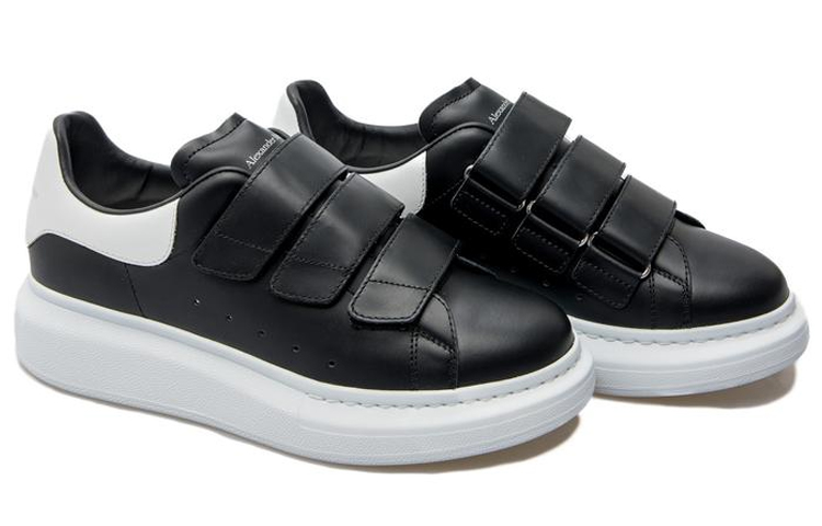 Shop (W) Alexander McQueen Sneaker 'Fashion Hitam' 697105WHGP51070