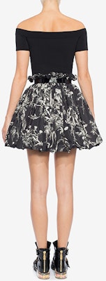 (W) 亚历山大·麦昆 SS21 黑色露肩弹力针织上衣毛衣. 585234-Q1AF1-1000 Shop (W) 亚历山大·麦昆 SS21 黑色露肩弹力针织上衣毛衣. 585234-Q1AF1-1000