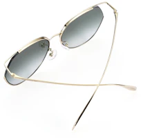 Sizing (W) Gafas de Sol Alexander McQueen Lente Verde Montura Dorada AM0255S-003 61
