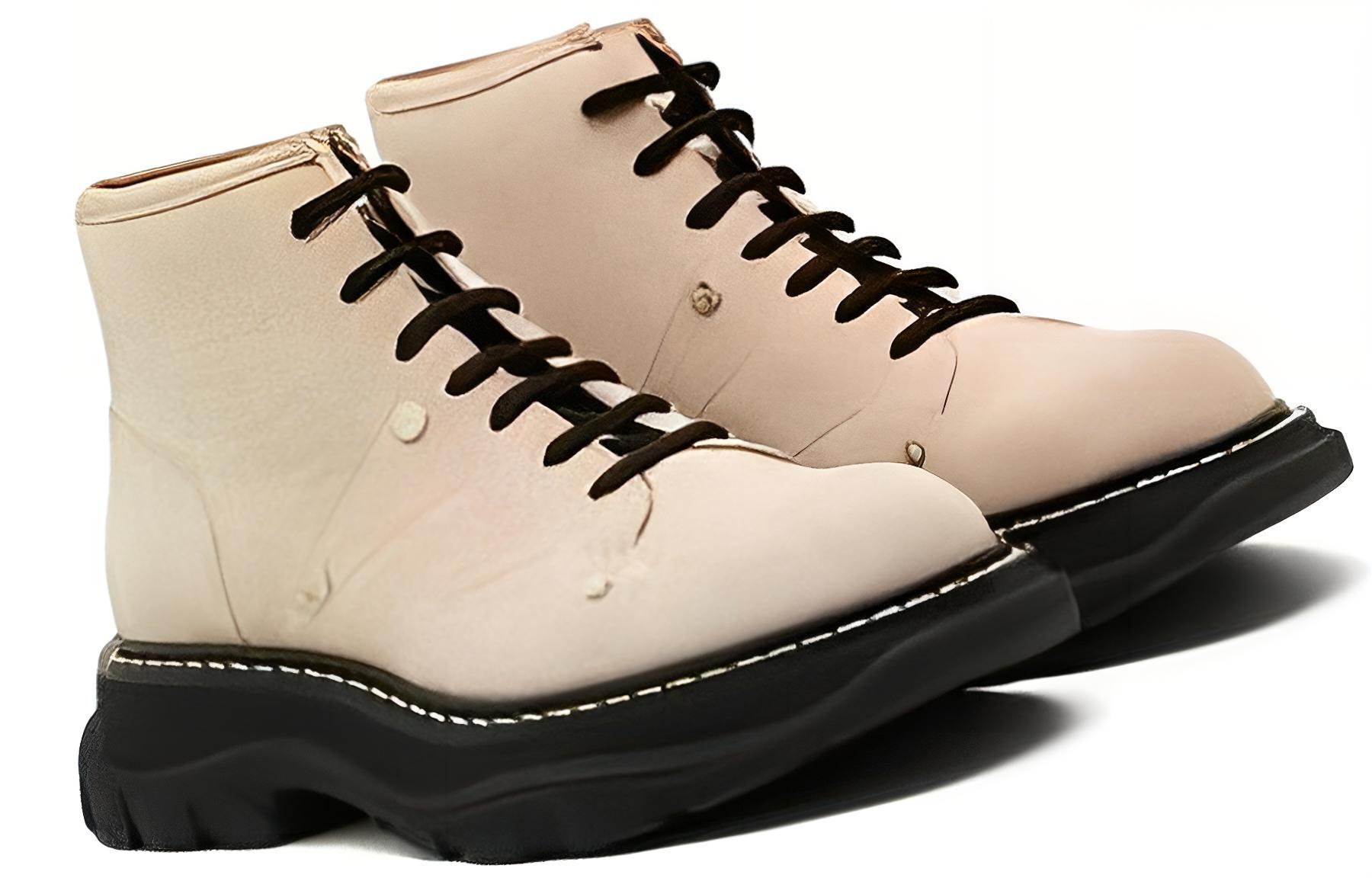 Lookbook (W) Alexander McQueen Tread Boots 'Beige Hitam' 595469WHZ281887
