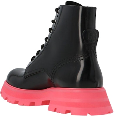 (W) Alexander McQueen Tread Slick Boot 'Hitam Merah Muda' 657569WHZ8J1486 Lookbook (W) Alexander McQueen Tread Slick Boot 'Hitam Merah Muda' 657569WHZ8J1486