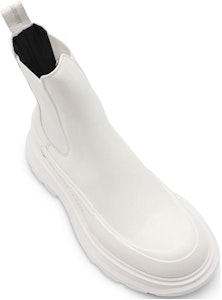 亞歷山大·麥昆 Tread Slick 小牛皮 簡約舒適 中筒休閒切爾西靴 女款 白 Shop 亞歷山大·麥昆 Tread Slick 小牛皮 簡約舒適 中筒休閒切爾西靴 女款 白