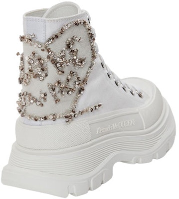 (W) Alexander McQueen Tread Slick Boots 'Putih Emas' 710406W4TGB9423 Lookbook (W) Alexander McQueen Tread Slick Boots 'Putih Emas' 710406W4TGB9423