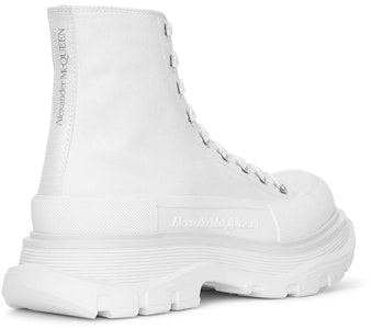 (W) Alexander McQueen Tread Slick Boots 'Putih' 611706-W4L32-9000 Lookbook (W) Alexander McQueen Tread Slick Boots 'Putih' 611706-W4L32-9000