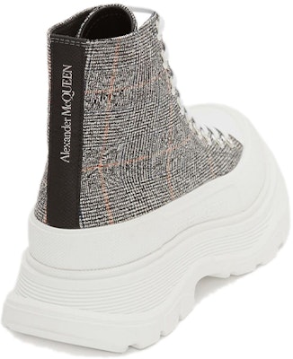 Alexander McQueen Tread Slick 時尚馬丁靴 女款 黑白銀 Shop Alexander McQueen Tread Slick 時尚馬丁靴 女款 黑白銀