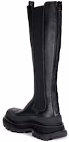 Shop (W) Alexander McQueen Tread Slick Boot Tinggi Lutut 'Hitam' 707682-WHZ66-1000