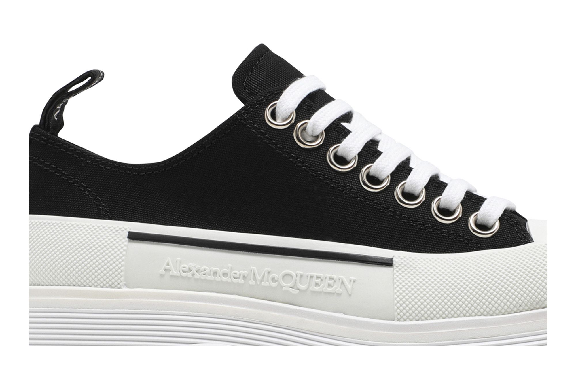 Lookbook 亞歷山大麥昆 Alexander McQueen Tread Slick 帆布 系帶圓頭復古 短筒 馬丁靴 女款 黑白