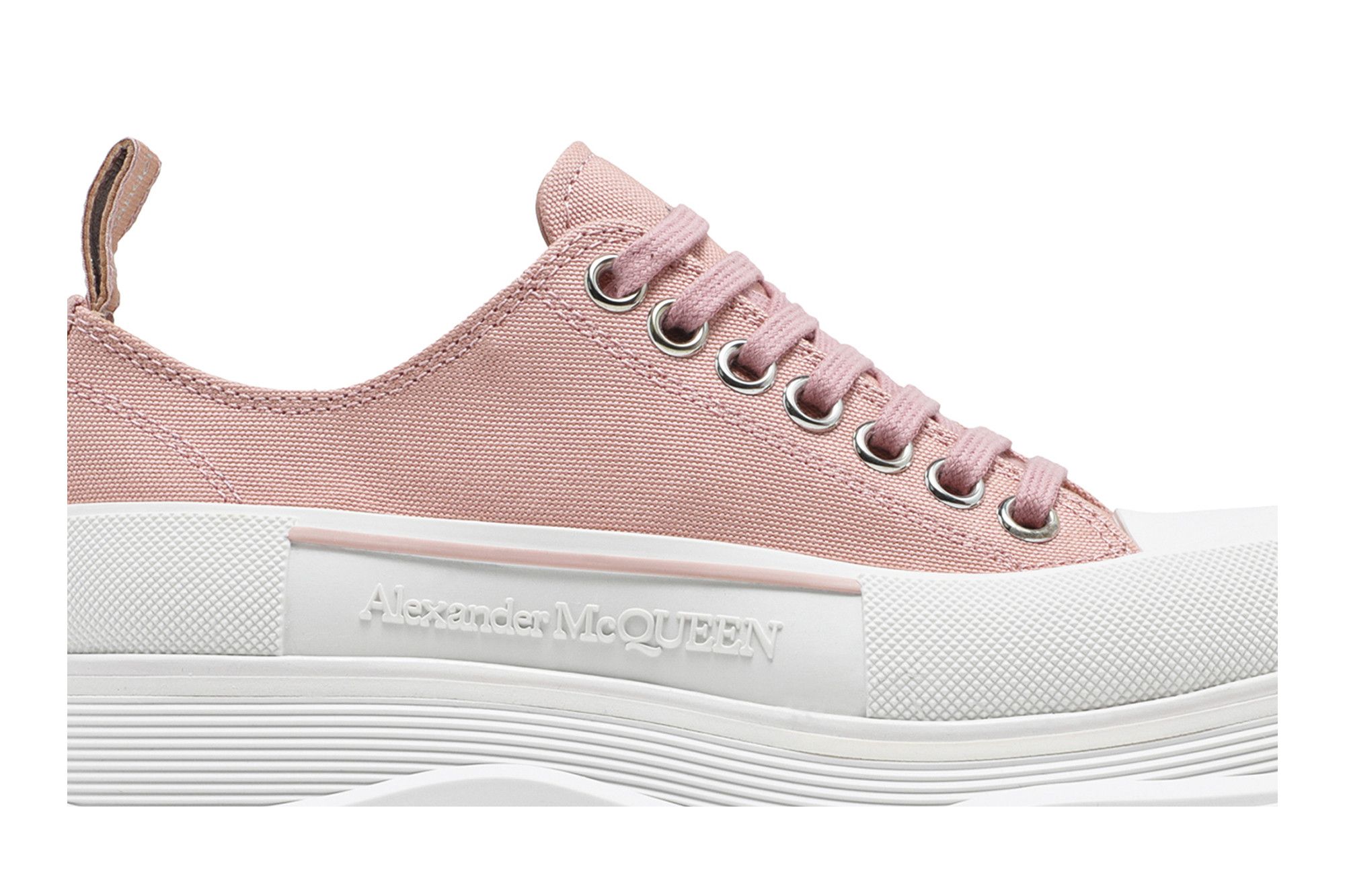 Lookbook Alexander McQueen Tread Slick 系帶馬丁靴 女款 木蘭色