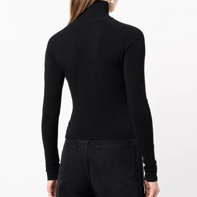 Shop (W) 알렉산더 왕 로고 프린트 터틀넥 스웨터 블랙 4KC1231033001