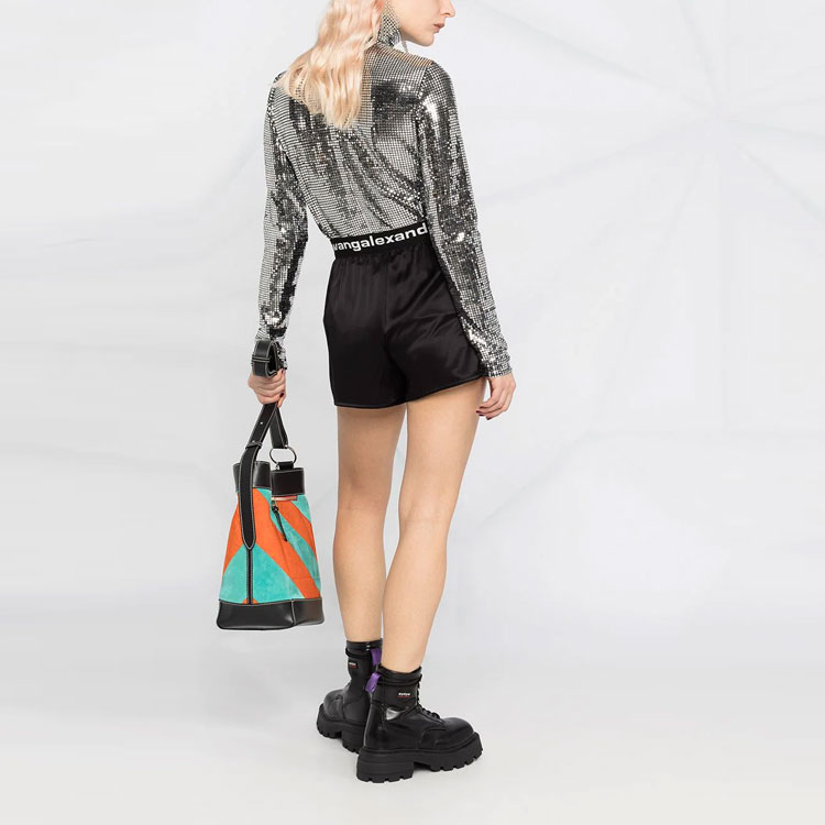 Details for (W) 亚历山大王宽松中腰标志印花短裤黑色夏日款 4WC2214077-001