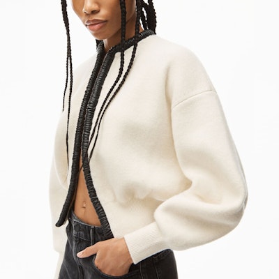 (W) Alexander Wang Sweater Lengan Panjang Putih dengan Desain Trim Kulit. 1KC1223006-106 Details for (W) Alexander Wang Sweater Lengan Panjang Putih dengan Desain Trim Kulit. 1KC1223006-106