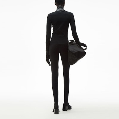 (W) Alexander Wang Kaos Lengan Panjang Hitam dengan Logo SS21 4KC1211024-001 Details for (W) Alexander Wang Kaos Lengan Panjang Hitam dengan Logo SS21 4KC1211024-001