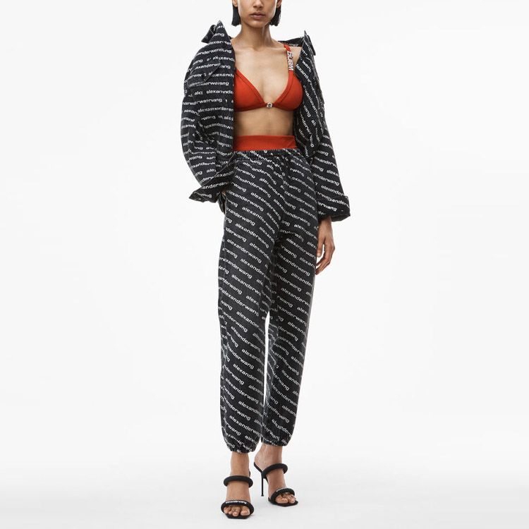 Shop (W) Alexander Wang Seluar Jogger Denim Hitam Cetakan Logo Penuh. 4DC3214997-060